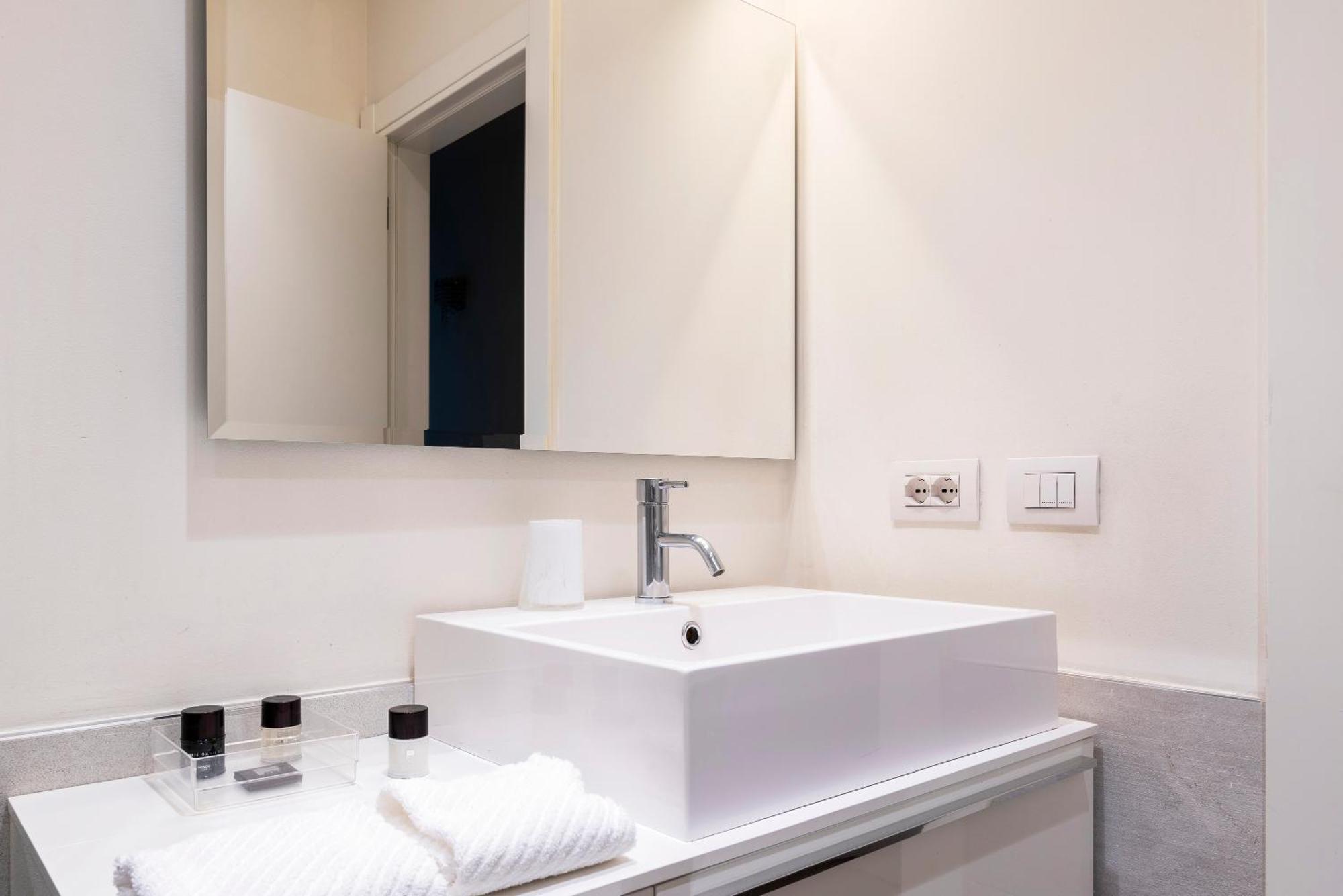 Fifty Eight Milan Duomo Apartment Exterior photo